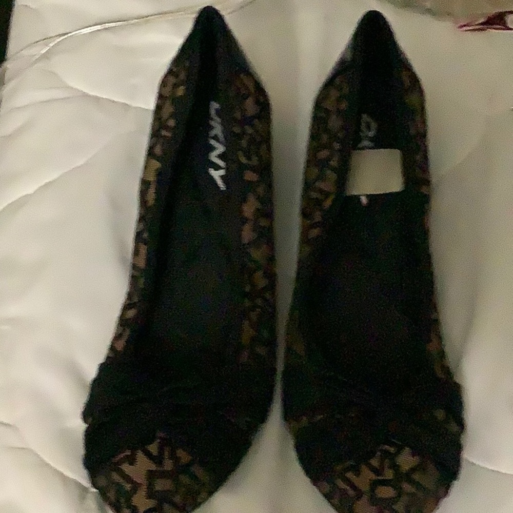 Dkny black and brown soft pumps